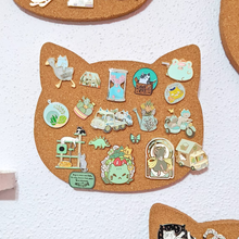 Load image into Gallery viewer, Cat Head Corkboard